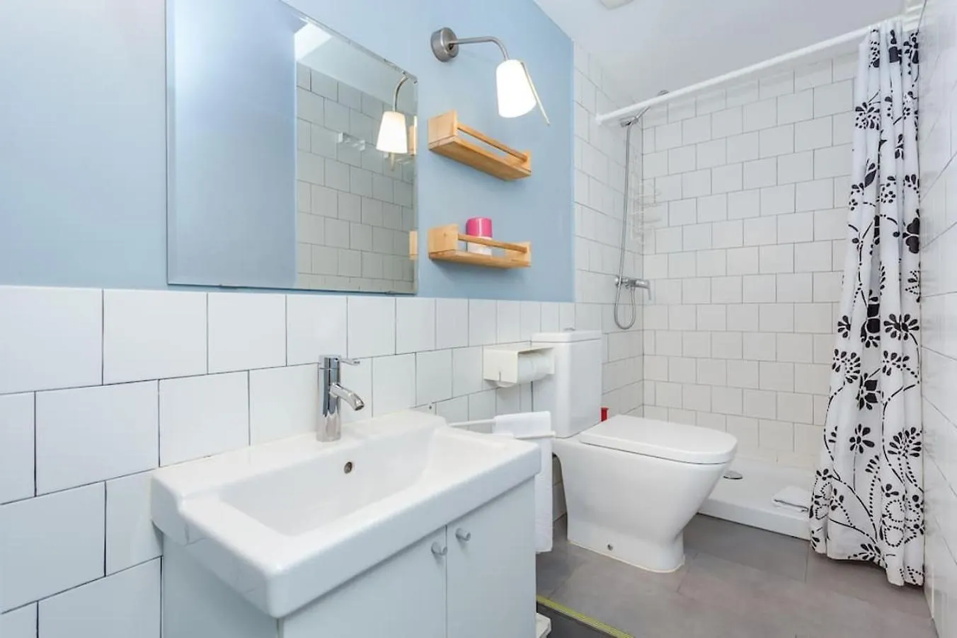 Charming 3 Bdr-2 Bthr In Gracia Apartment Barcelona 0*,  Spain